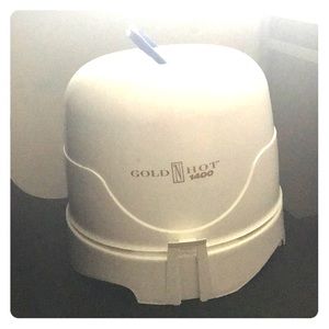 Hooded blow dryer by: Gold ‘N Hot